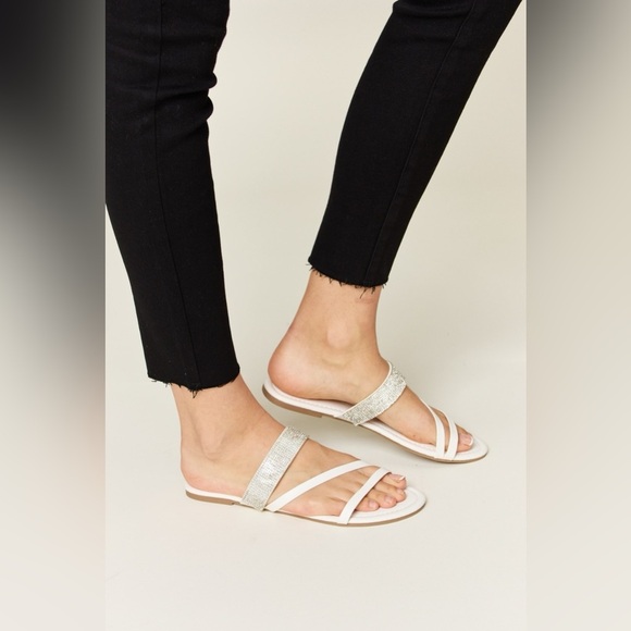 WILD DIVA Rhinestone Strappy Flat Sandals - Picture 3 of 6